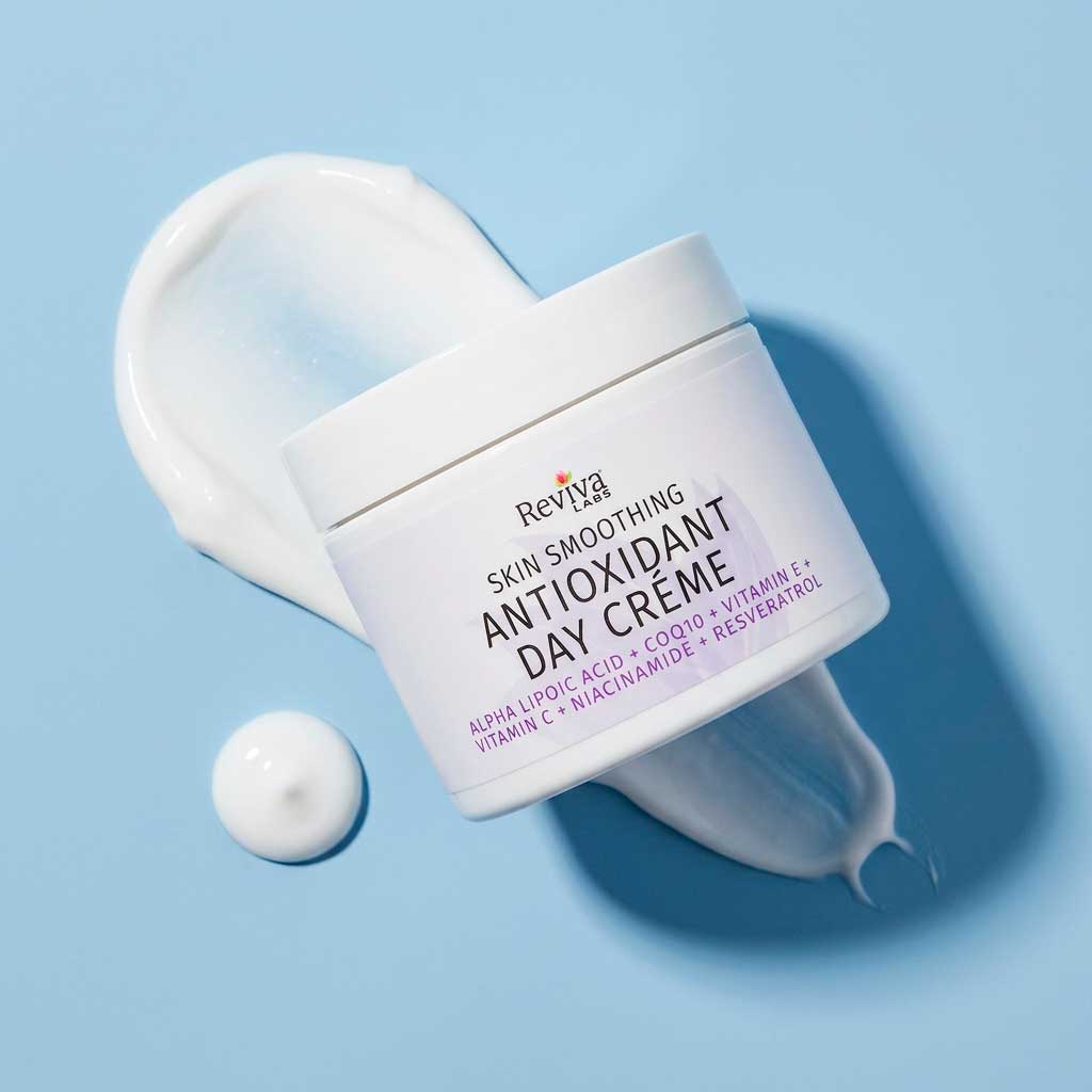 Antioxidant Day Crème on blue background