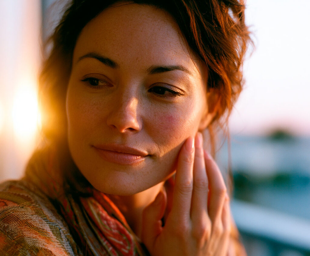 a woman in her late thirties standing on a sunl 48046eb6 773b 4f82 b0cb 5c030a5fb490 3
