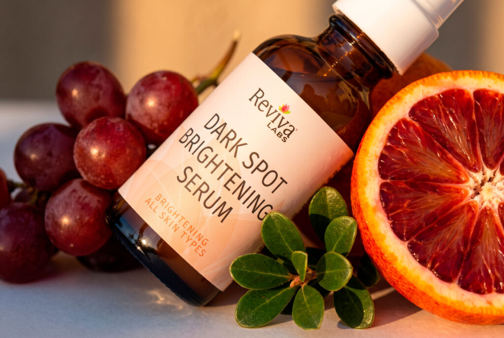 Dark spot brightening serum with grapefruit and grapes